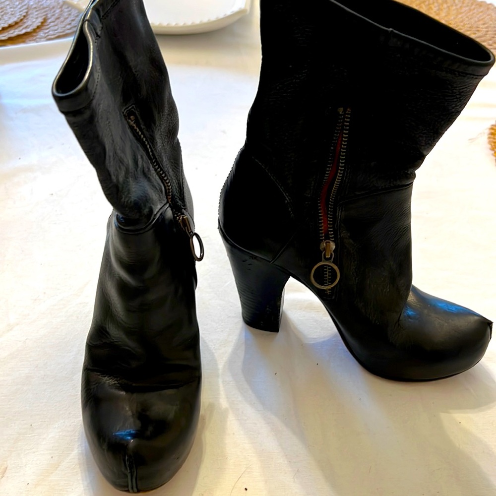 Fiorentini and Baker black leather platform ankle boot in original box size 36